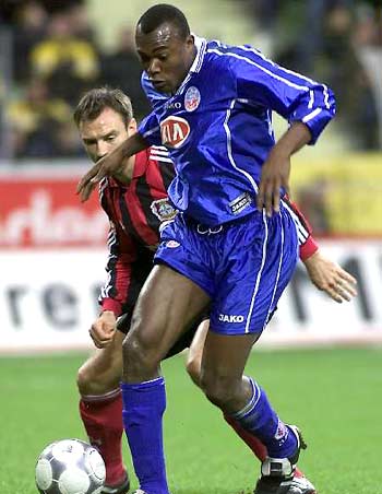 转会市场中 转会市场中